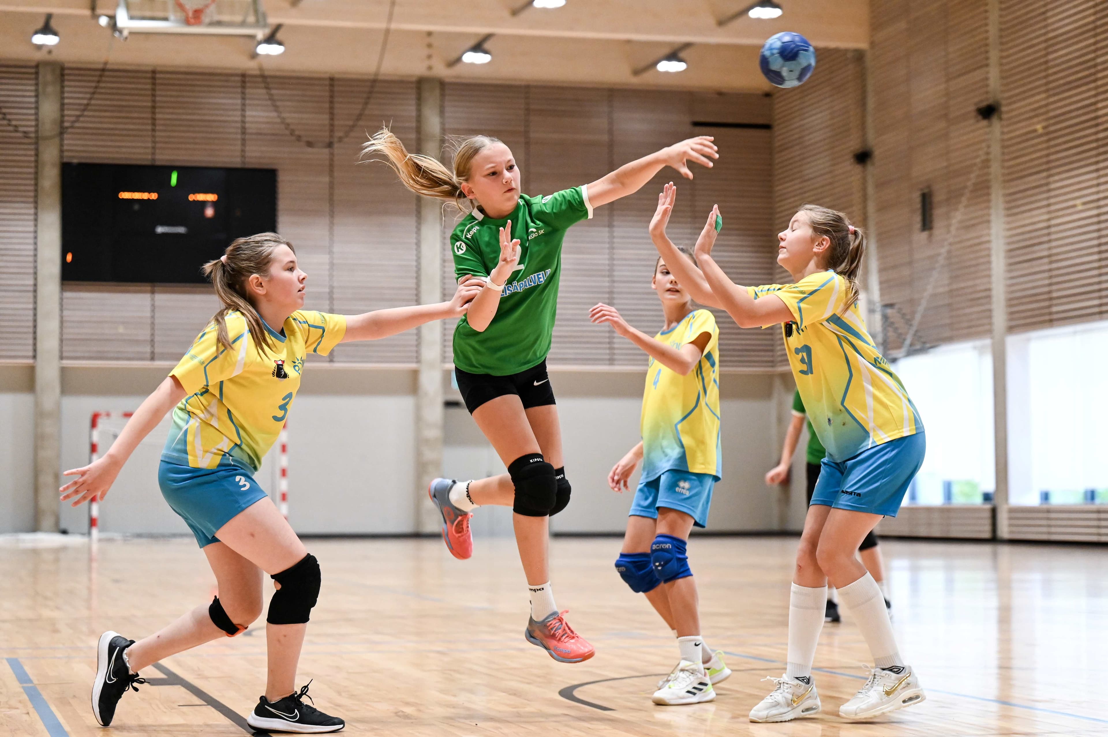 Raasiku Spordihoones alustati tütarlaste U13 vanuseklassi 2025 Eesti meistrivõistlustel II etapi mängudega