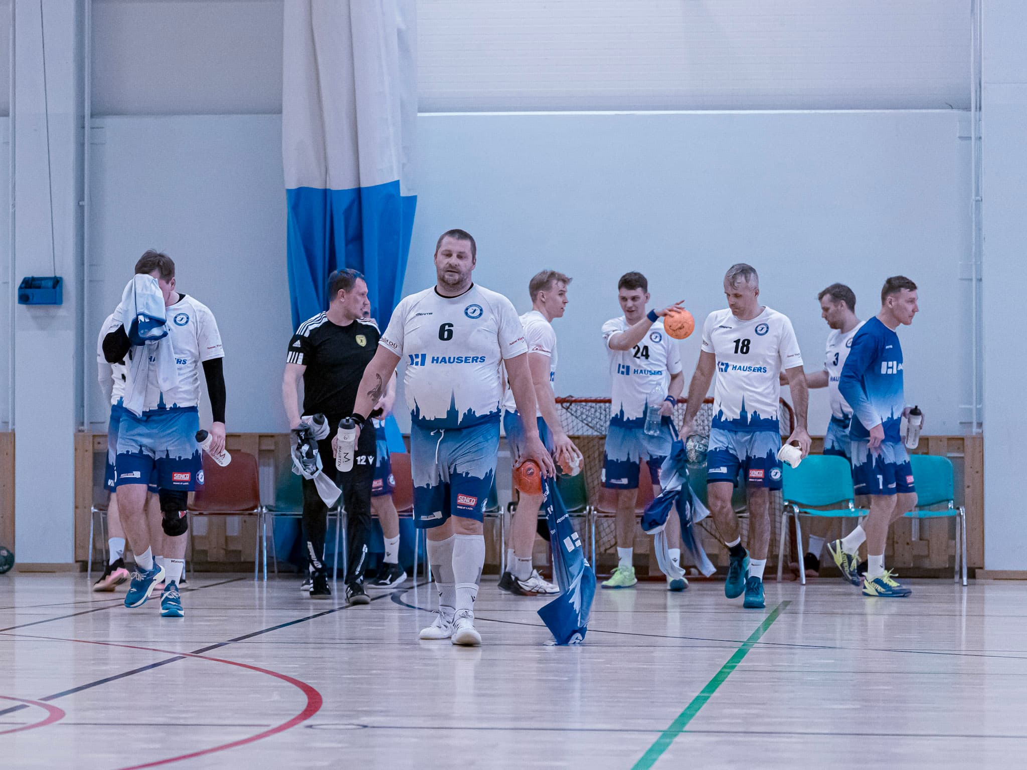 Esiliiga noortevõistkond vs kogemused