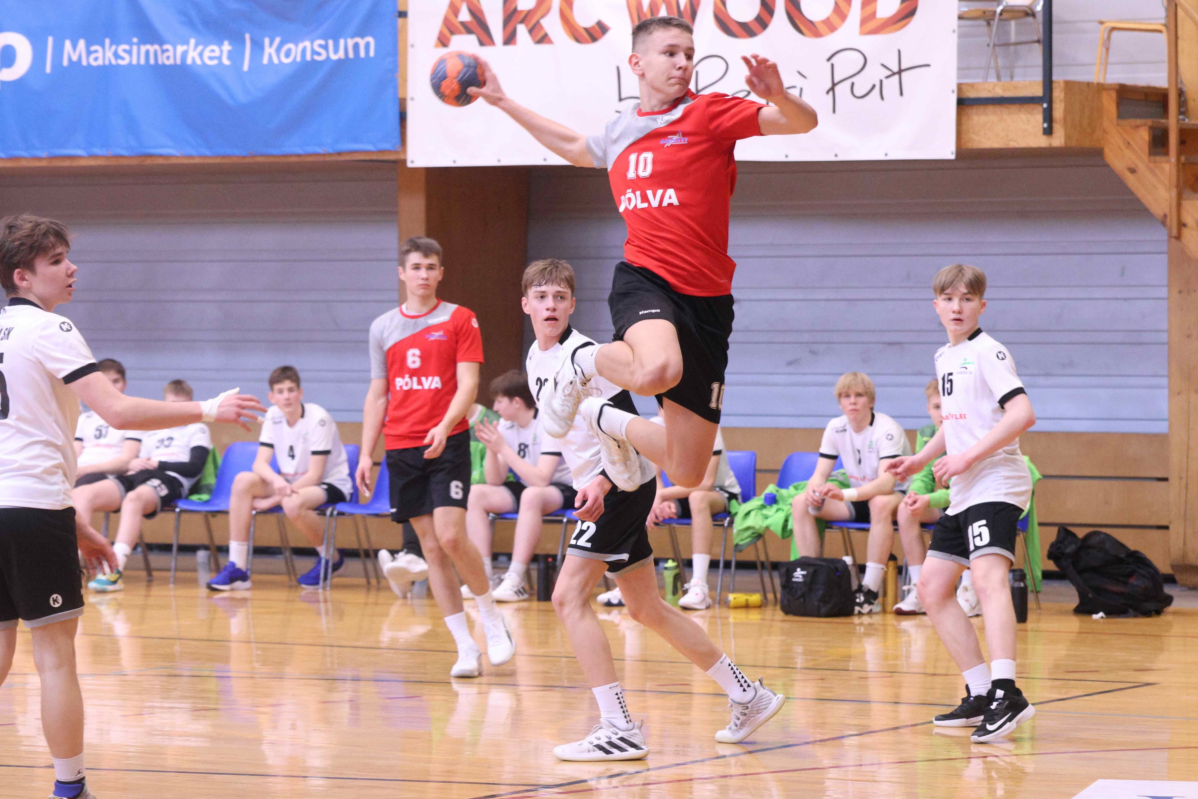 2024 Eesti meistrivõistlustel käsipallis on Põlvas noormeeste B2 vanuseklassi teisel etapil üks mängupäev seljataga