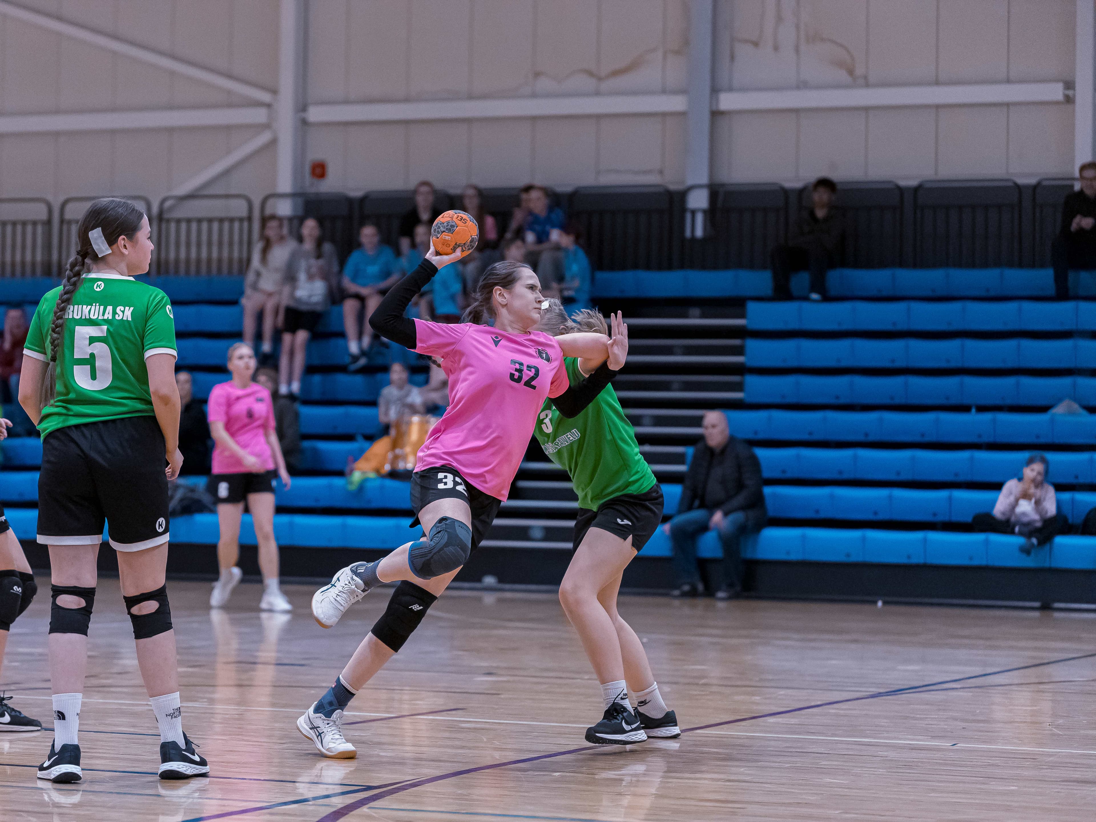 Tütarlaste U13 2025 Eesti meistrivõistlustel käsipallis on jäänud mängida veel viimane võistluspäev