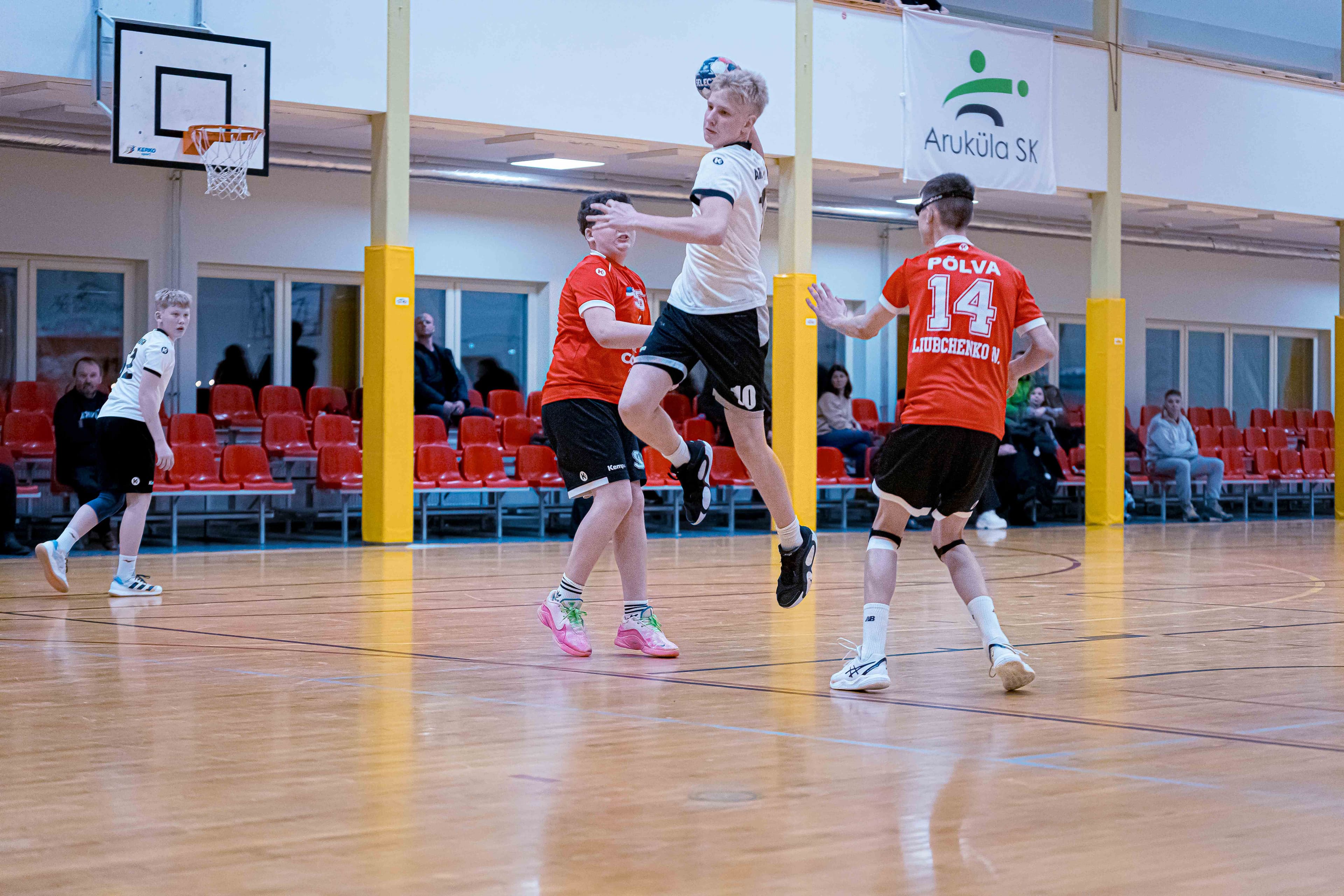 Noormeeste U13 2026 Eesti meistrivõistlustel käsipallis on I etapil jäänud mängida veel viimane võistluspäev