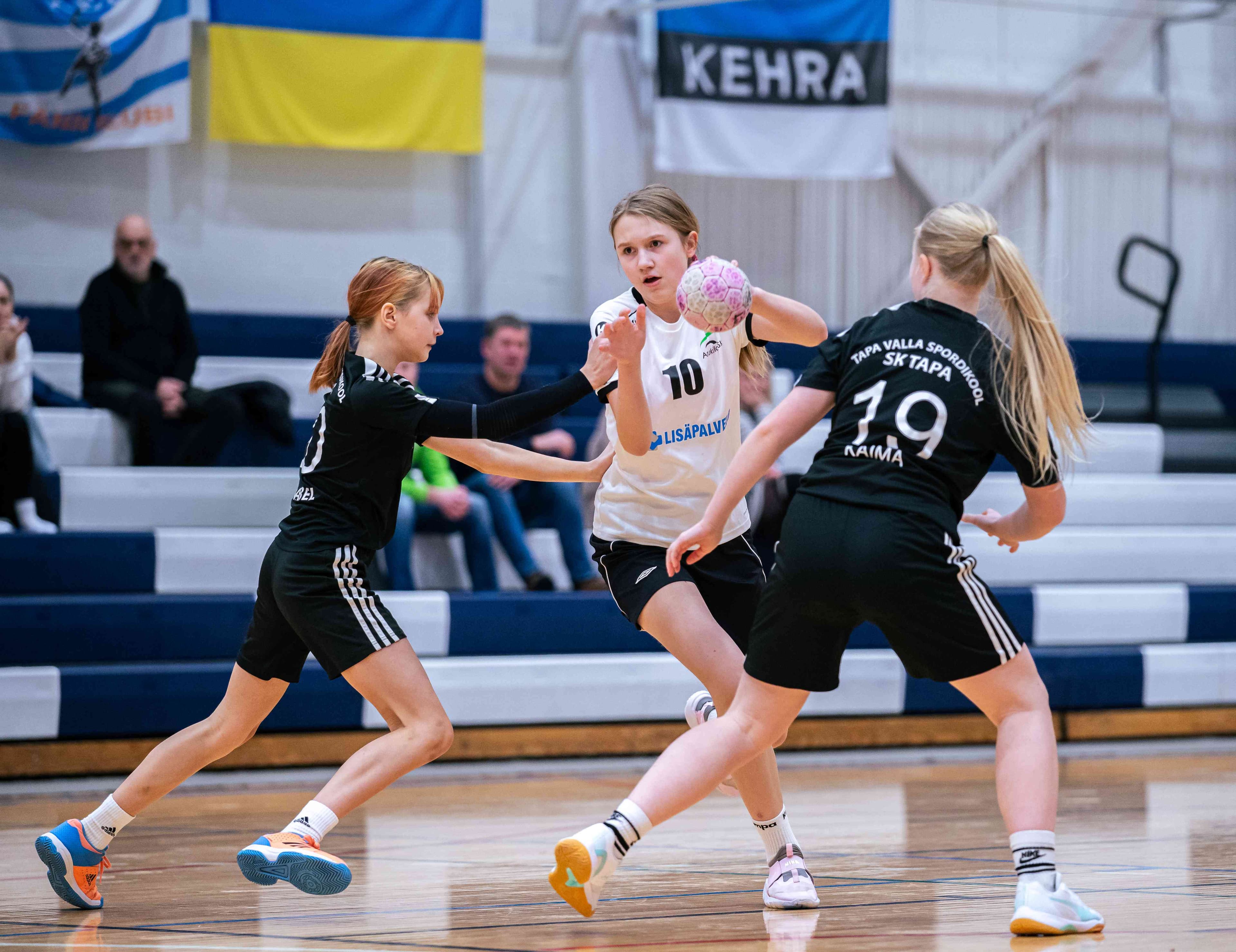 Tütarlaste U12 2025 Eesti karikavõistlustel käsipallis on üks võistluspäev mängitud